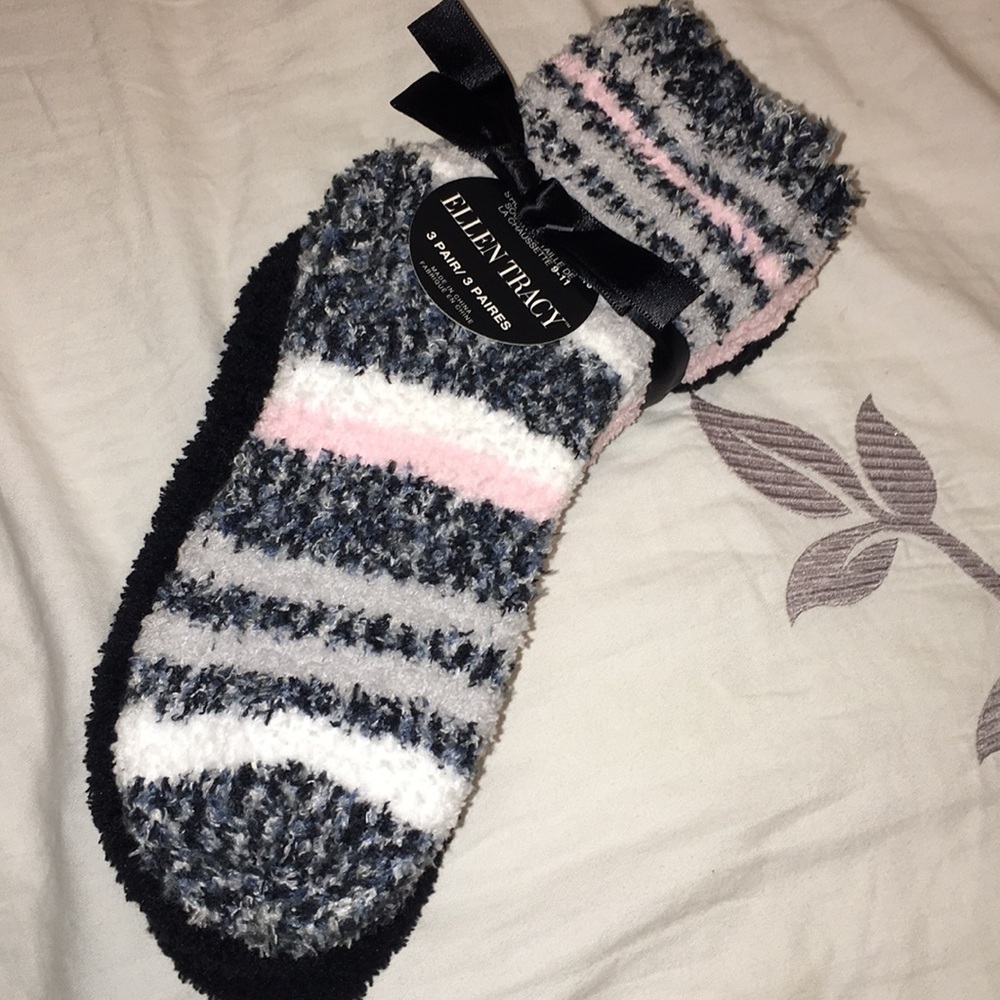 Ellen Tracy Fuzzy Socks